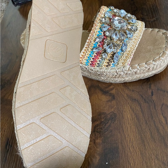 White Mountain Tan Embellished Espadrilles - New No Box - Picture 8 of 8